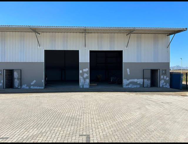 240M² WAREHOUSE TO LET IN FISANTEKRAAL